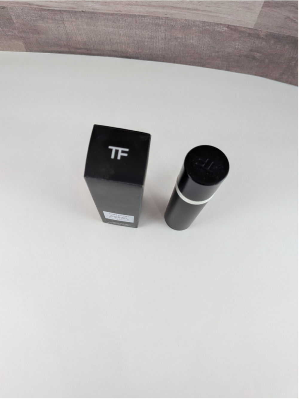 Women's TOM FORD Fing Fabulous Eau de Parfum 10ml Black White - Picture 3 of 7